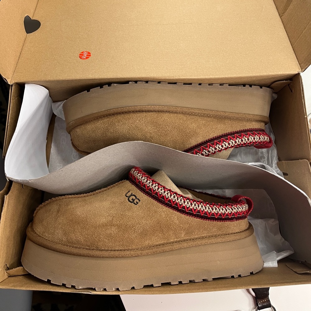 Tazz platform uggs slippers size 8
